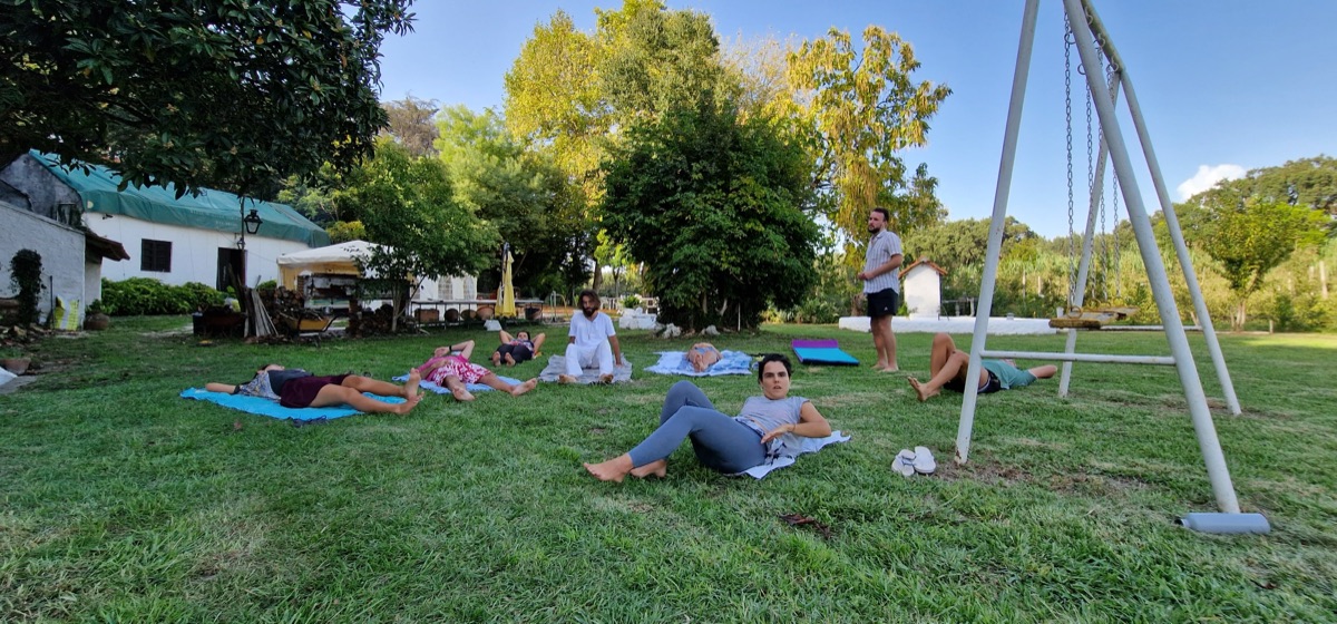 White Fountain Eco Park grounds, lawns and pool in Rio Maior