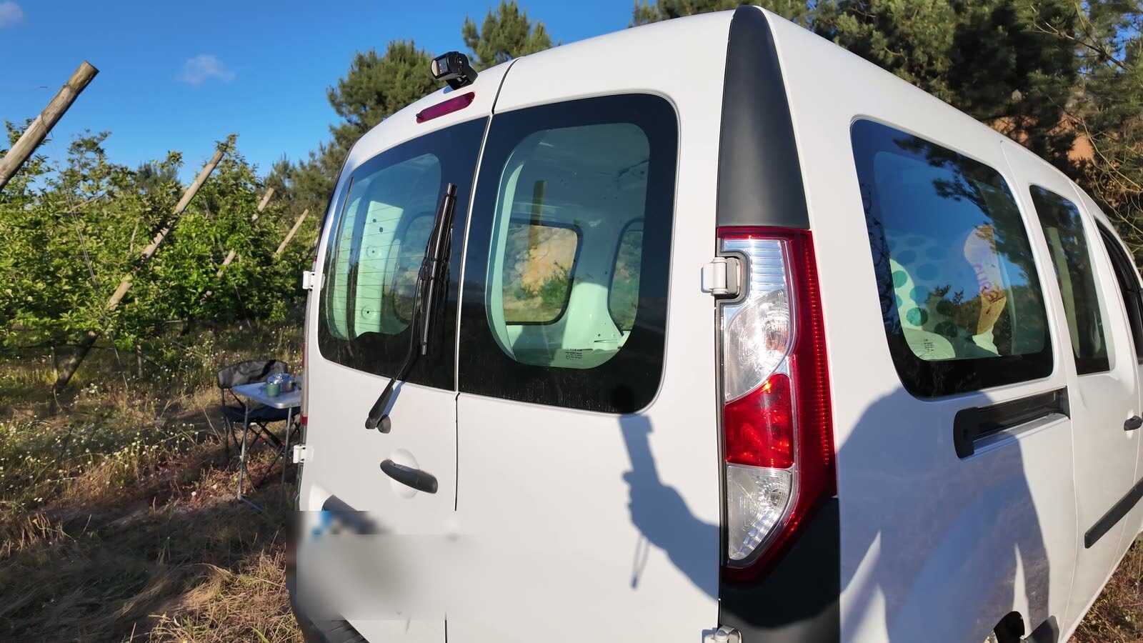 Rear of the Kangoo with its Portuguese plate